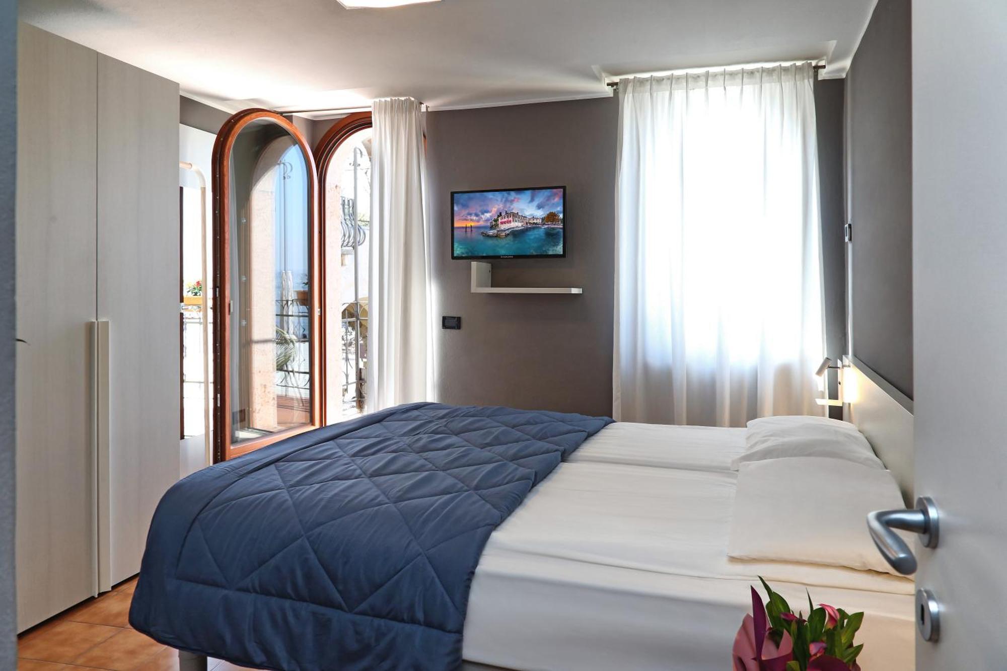 Albergo All'Ancora ガルダ エクステリア 写真