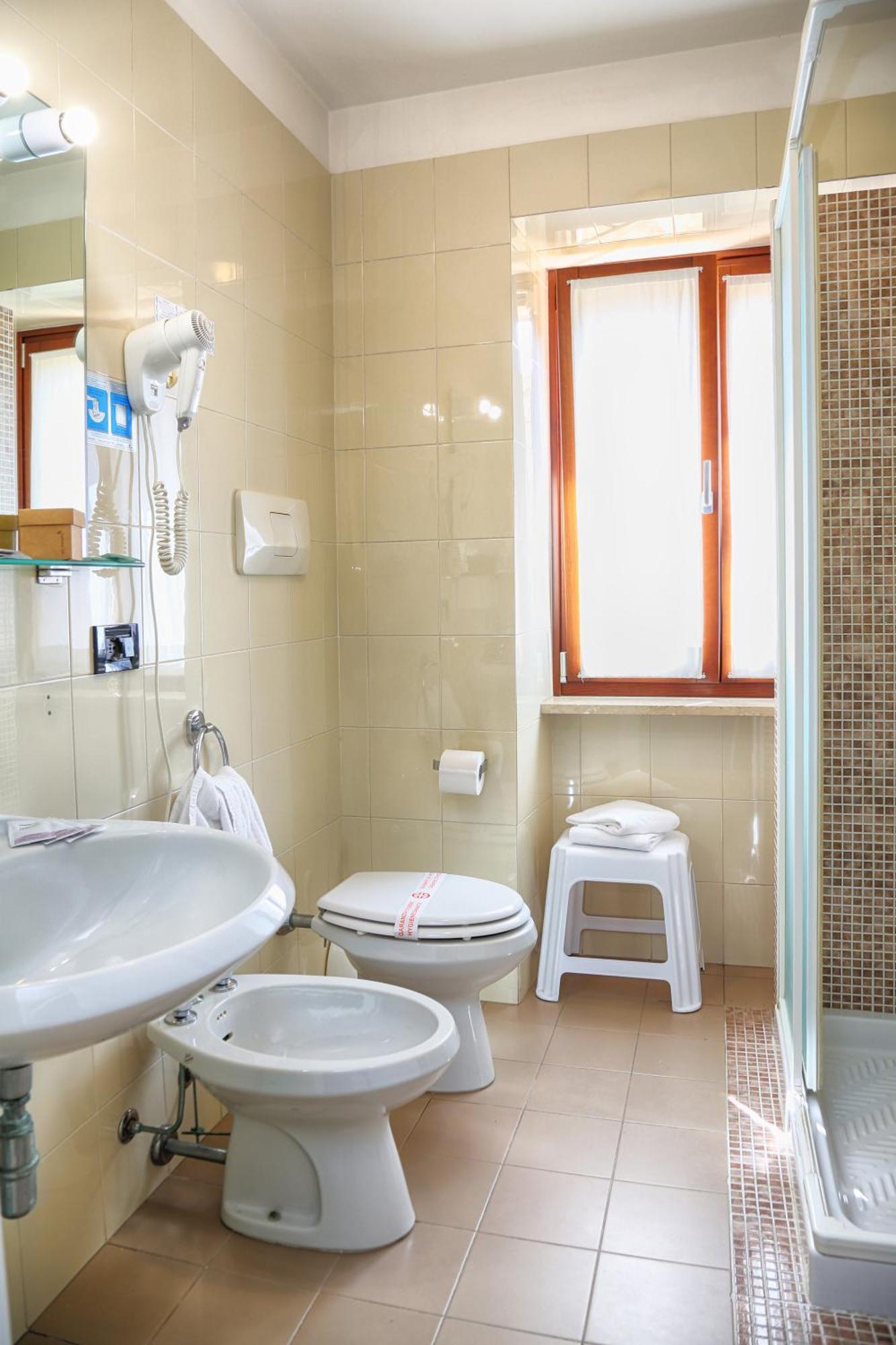 Albergo All'Ancora ガルダ エクステリア 写真