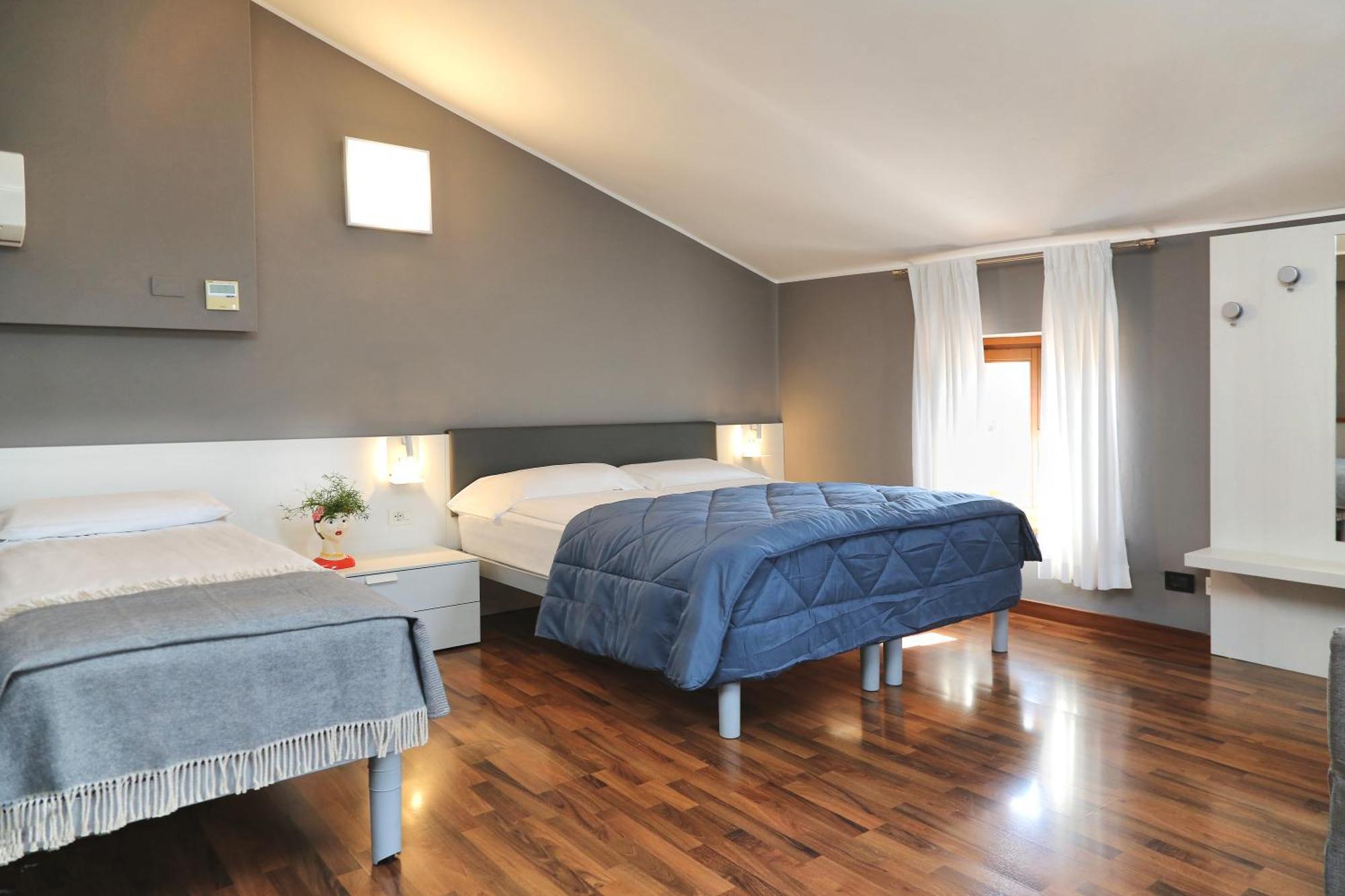 Albergo All'Ancora ガルダ エクステリア 写真