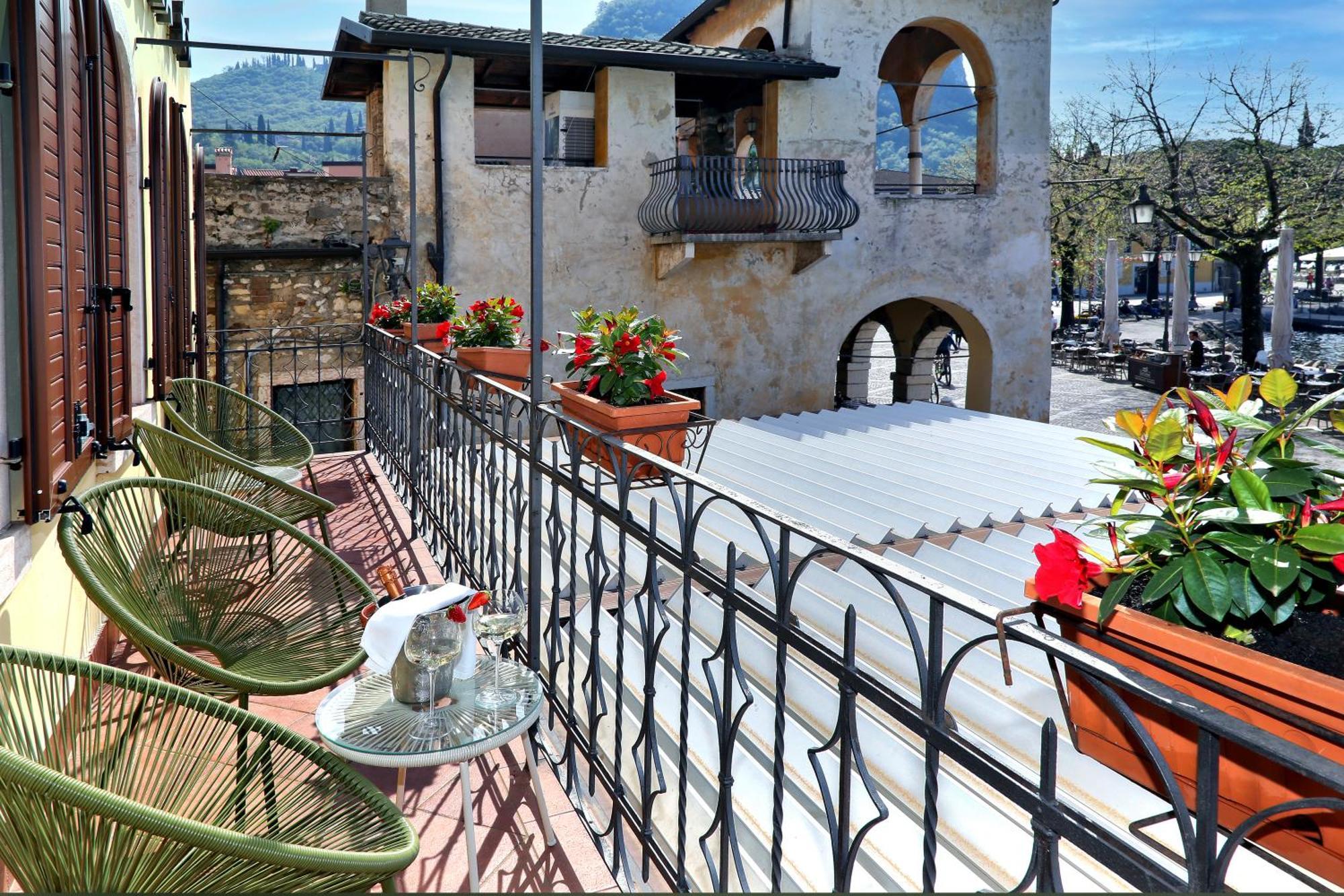 Albergo All'Ancora ガルダ エクステリア 写真