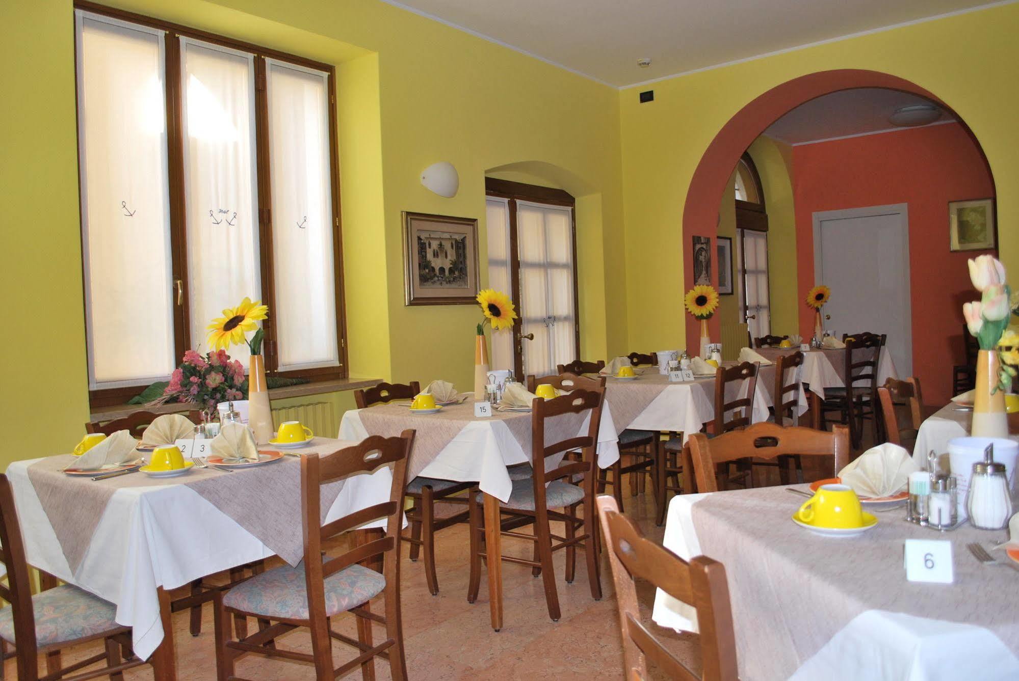 Albergo All'Ancora ガルダ エクステリア 写真